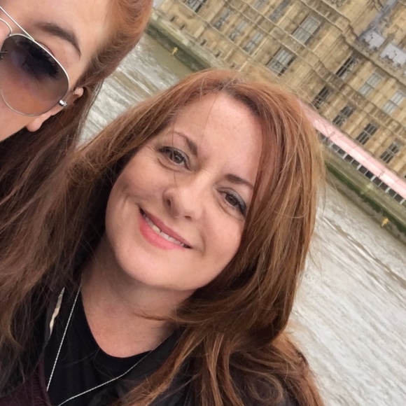 Meet your Posher, Kelley - Picture 1 of 2